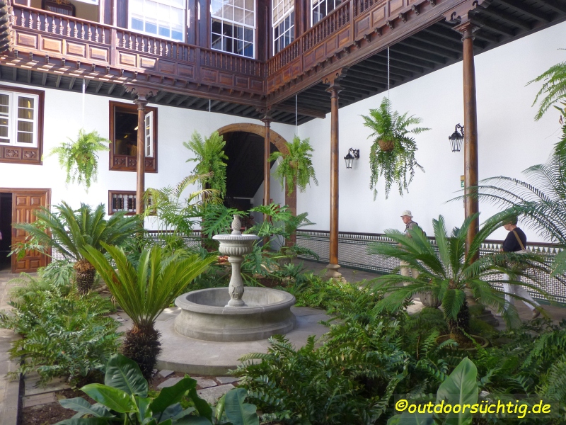 Verborgene Hinterhöfe in La Laguna, bei einer Stadtführung kann man sie erkunden