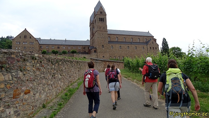Pilgern auf dem Klostersteig - Abtei St. Hildegard