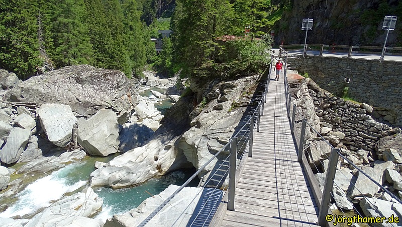 Via Spluga Etappe 2 - Steg über den Hinterrhein