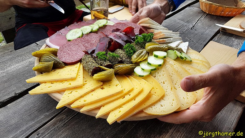 Brettljause auf der Bichelalm