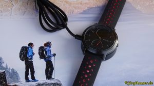 Withings Steel HR Sport in Ladeschale