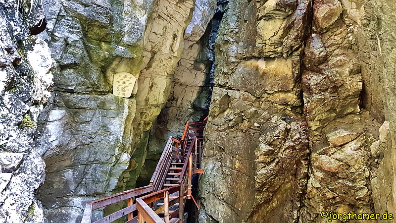 Holztreppe in der Vorderkaserklamm