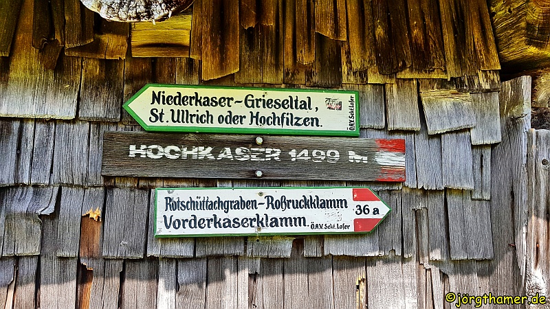 Wegweoser an der Hochkaseralm