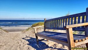 Wandern in Mecklenburg-Vorpommern (Bank am Meer)