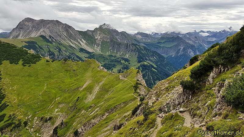 Grenzgänger Wandersteig -   Der Respekt einflößende Grat vom Bschießer zum Ponten