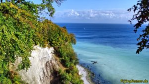 Wandern auf Rügen - Blick auf die Kreidefelsen