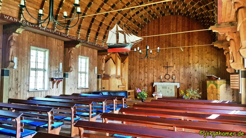 Blick ins Innere der Fischerkirche Born am Darß
