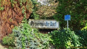 Wandern auf Usedom - altes Ortsschild Peenemünde-Dorf