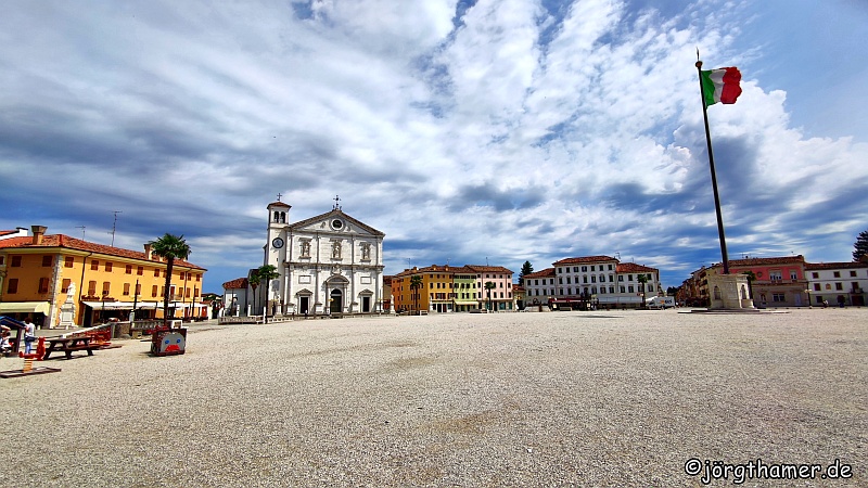 Der  große zentrale Platz in Palmanova 