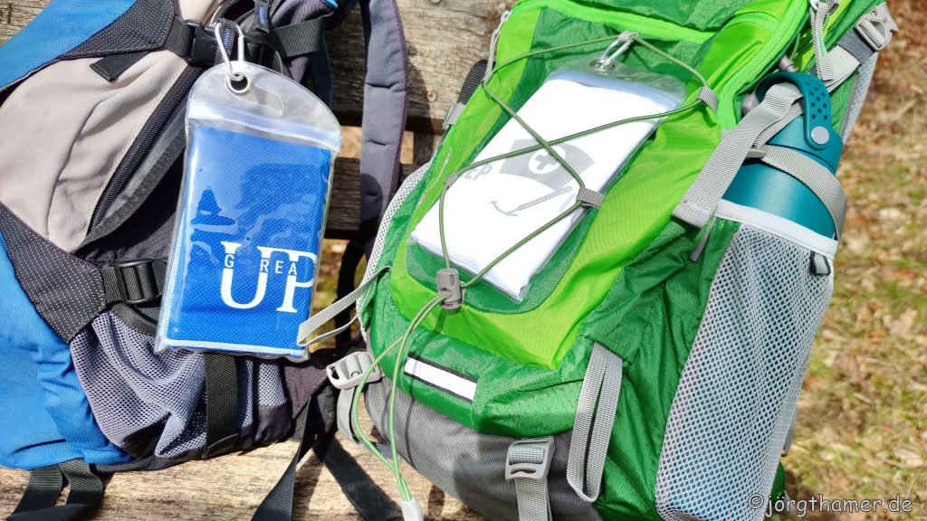 UP GREAT Kühltücher im Rucksack