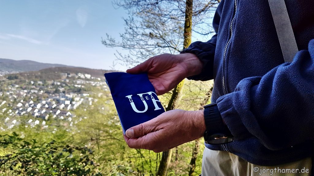Praktisches Wandergadget - Kühltücher von UP GREAT