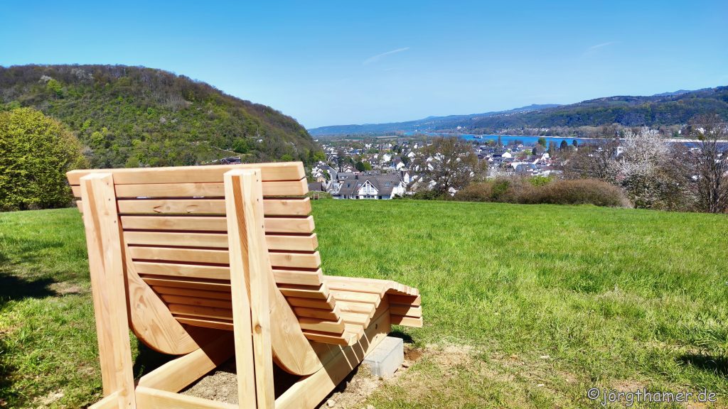 Wandern auf dem Premiumweg Breisiger Ländchen - Aussicht auf den Rhein