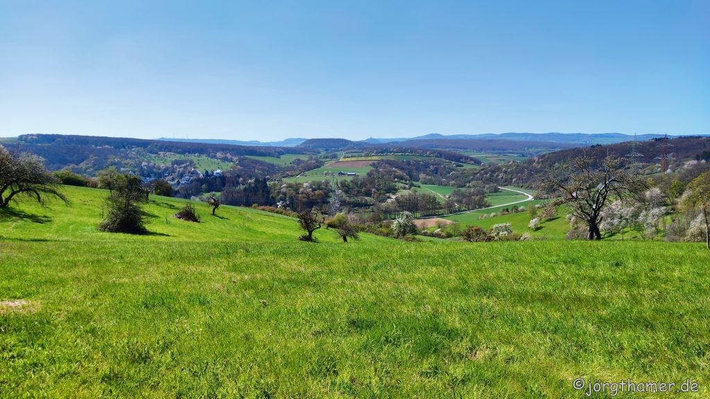 Breisiger Ländchen - Blick in die Eifel und ins Vinxbachtal