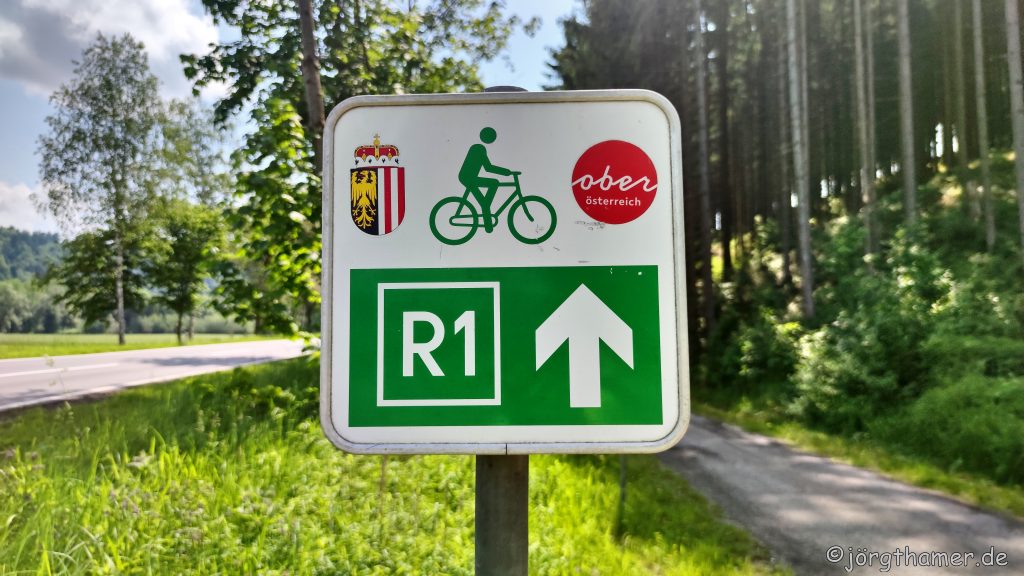 Markierung Donauradweg Oberösterreich R1