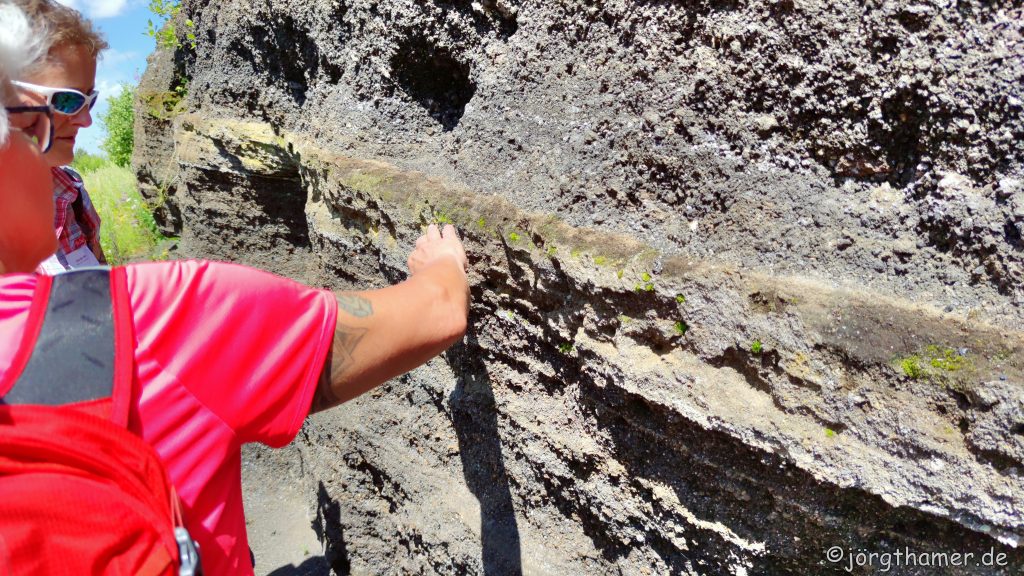 Geoacker Gerolstein Vulkangestein bei Gerolstein