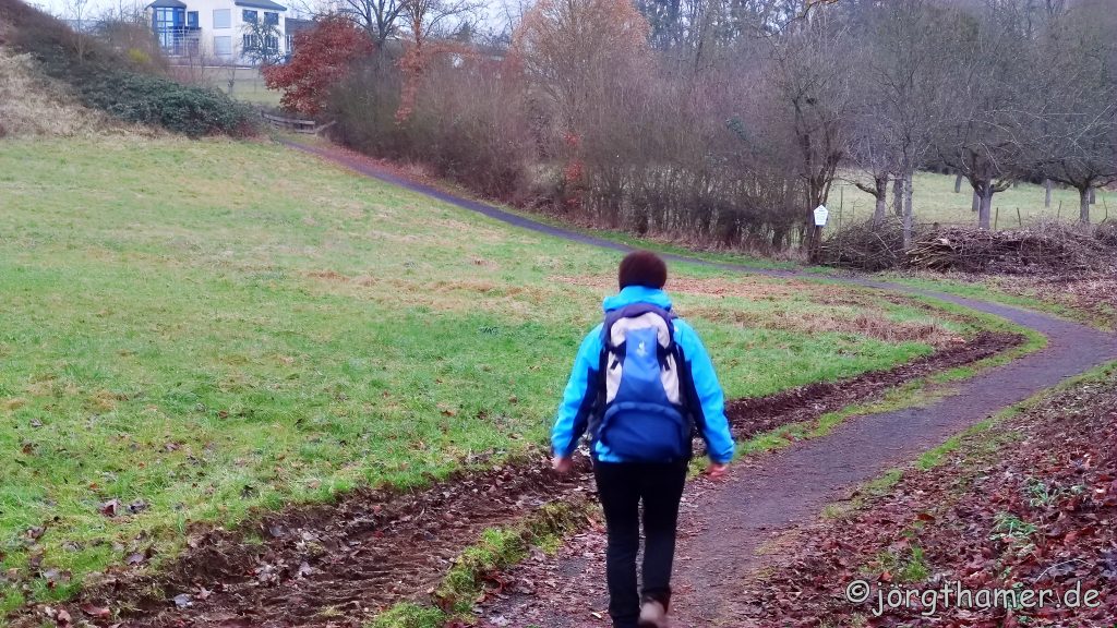 Wanderer geht Richtung Hadamar