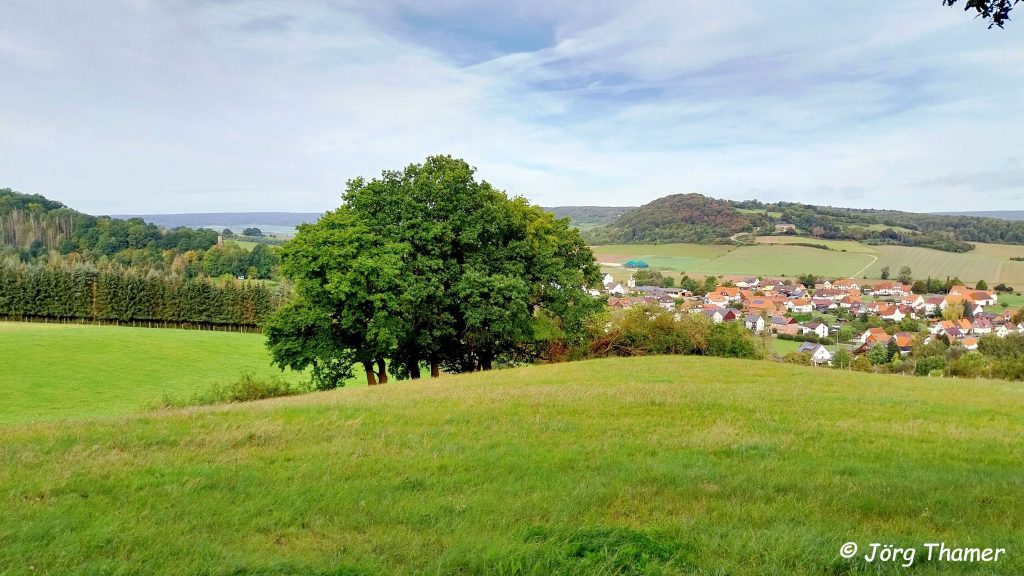 Der Blick auf Lauenberg und ins Weserbergland