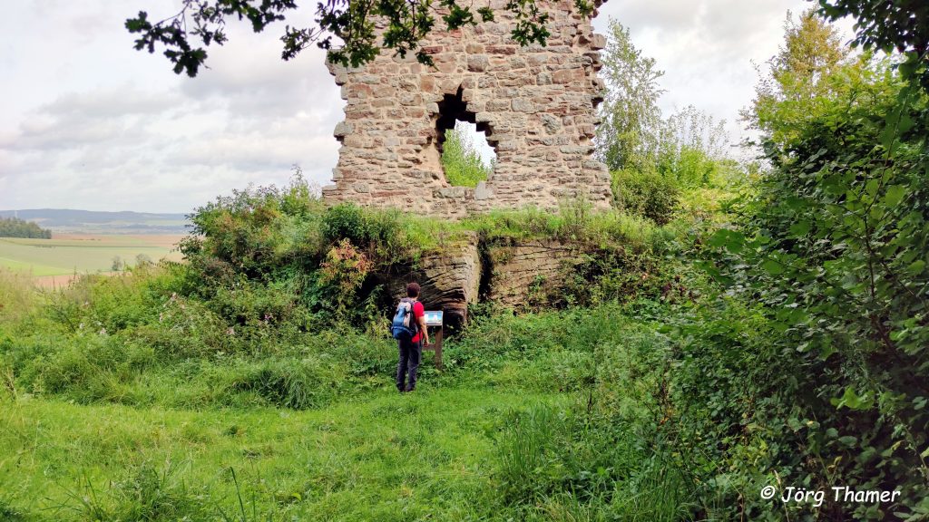 An der Burgruine der Löwenburg