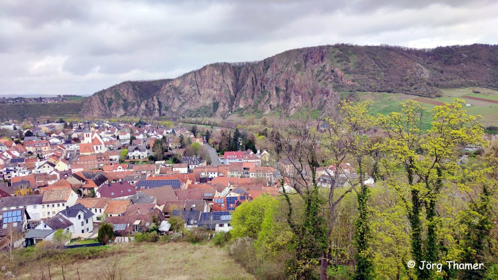 Blick von der Ebernburg auf den Rotenfels