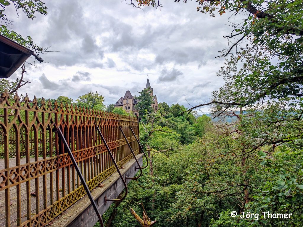 Blick von der Mathildenhöhe auf Schloss Liebeneck