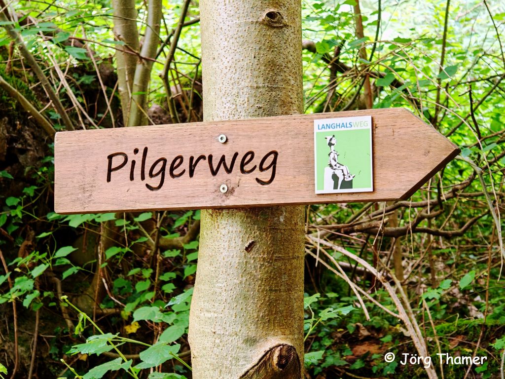 Wegweiser Pilgerweg am Osterspaier Langhalsweg