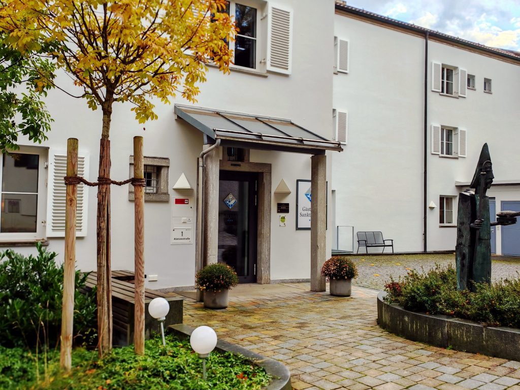 Eingang Gästehaus St. Ulrich