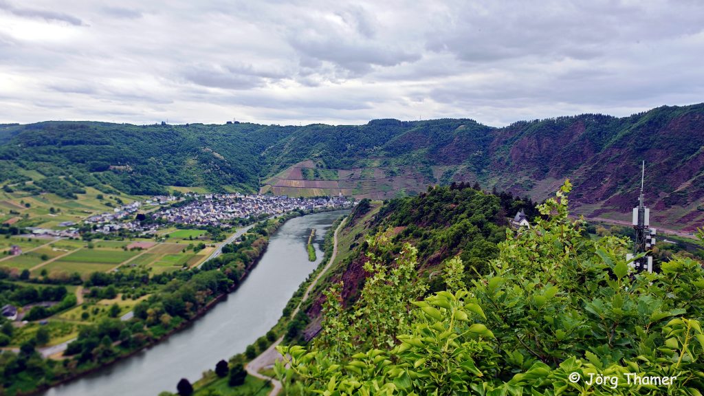 Blick auf Bremm und den Calmont